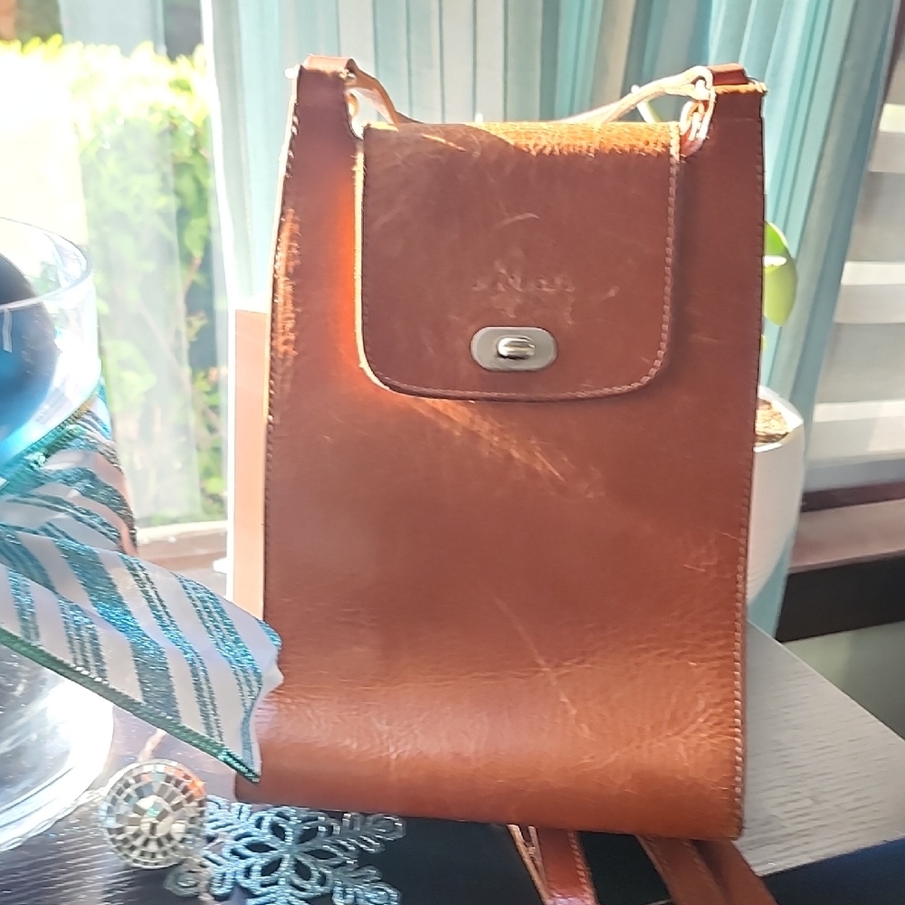 EL Portal Elegant Tan Leather